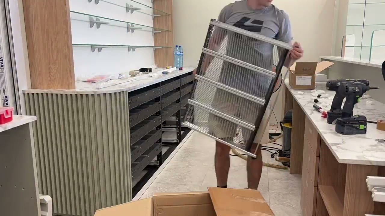 Видео от монтажа на чекмеджета ICAS в касовите модули на аптека в Павликени